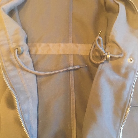 Woman’s jacket - Picture 9 of 9